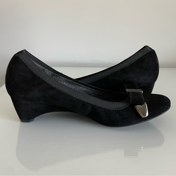 Stuart Weitzman Black Suede Bow Wedge Pump Shoes Size 6.5 - Picture 8 of 12